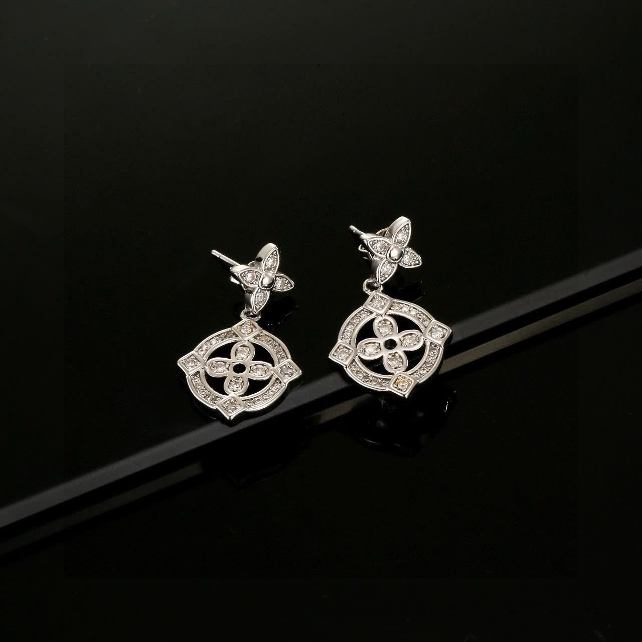 Louis Vuitton Elegant Diamond Earrings